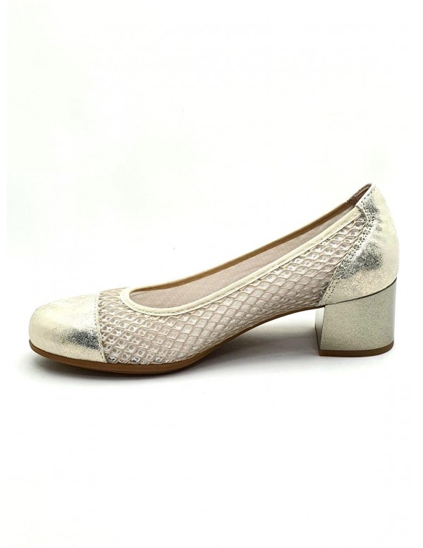 Ref: 1272 Zapato mujer PITILLOS en PIEL descubierto lateral, ajuste  elástico doble, pala perforada champan-oro, cuña ligera.