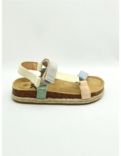 Sandalia de nina Xti en...